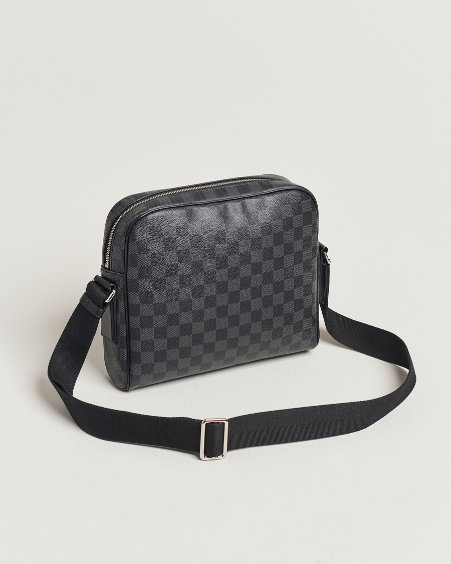 Homme | Louis Vuitton Pre-Owned Dayton Reporter MM Damier Graphite | Louis Vuitton Pre-Owned | Dayton Reporter MM Damier Graphite