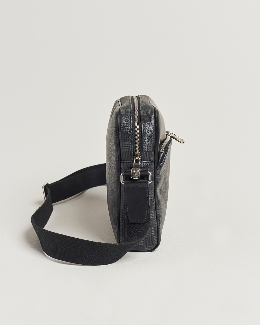 Homme | Louis Vuitton Pre-Owned Dayton Reporter MM Damier Graphite | Louis Vuitton Pre-Owned | Dayton Reporter MM Damier Graphite