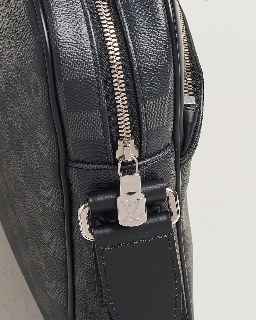 Homme | Louis Vuitton Pre-Owned Dayton Reporter MM Damier Graphite | Louis Vuitton Pre-Owned | Dayton Reporter MM Damier Graphite