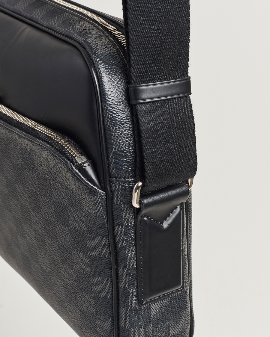 Homme | Louis Vuitton Pre-Owned Dayton Reporter MM Damier Graphite | Louis Vuitton Pre-Owned | Dayton Reporter MM Damier Graphite