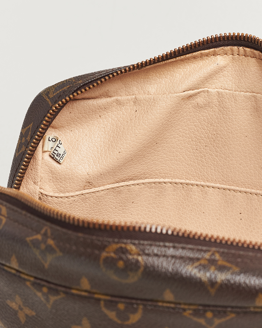 Homme | Louis Vuitton Pre-Owned Trousse Washbag 28 Monogram | Louis Vuitton Pre-Owned | Trousse Washbag 28 Monogram