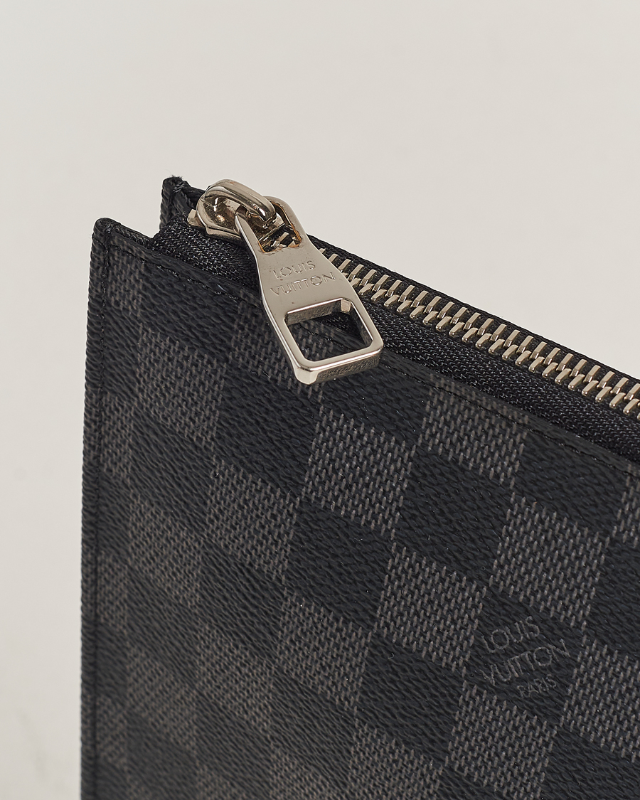 Heren | Louis Vuitton Pre-Owned Poche Joule GM Clutch Bag Damier Graphite | Louis Vuitton Pre-Owned | Poche Joule GM Clutch Bag Damier Graphite