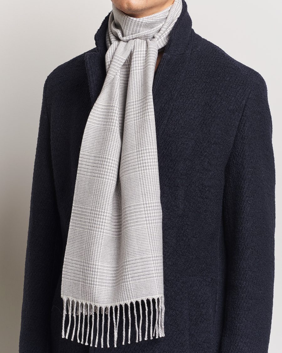Heren | Eton Merino Wool Prince Of Wales Scarf Grey | Eton | Merino Wool Prince Of Wales Scarf Grey