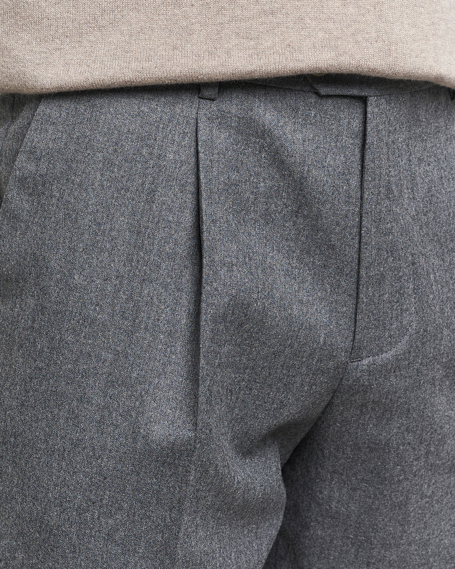 Homme | Pantalons | Brunello Cucinelli | Slim Fit Pleated Flannel Trousers Grey Melange