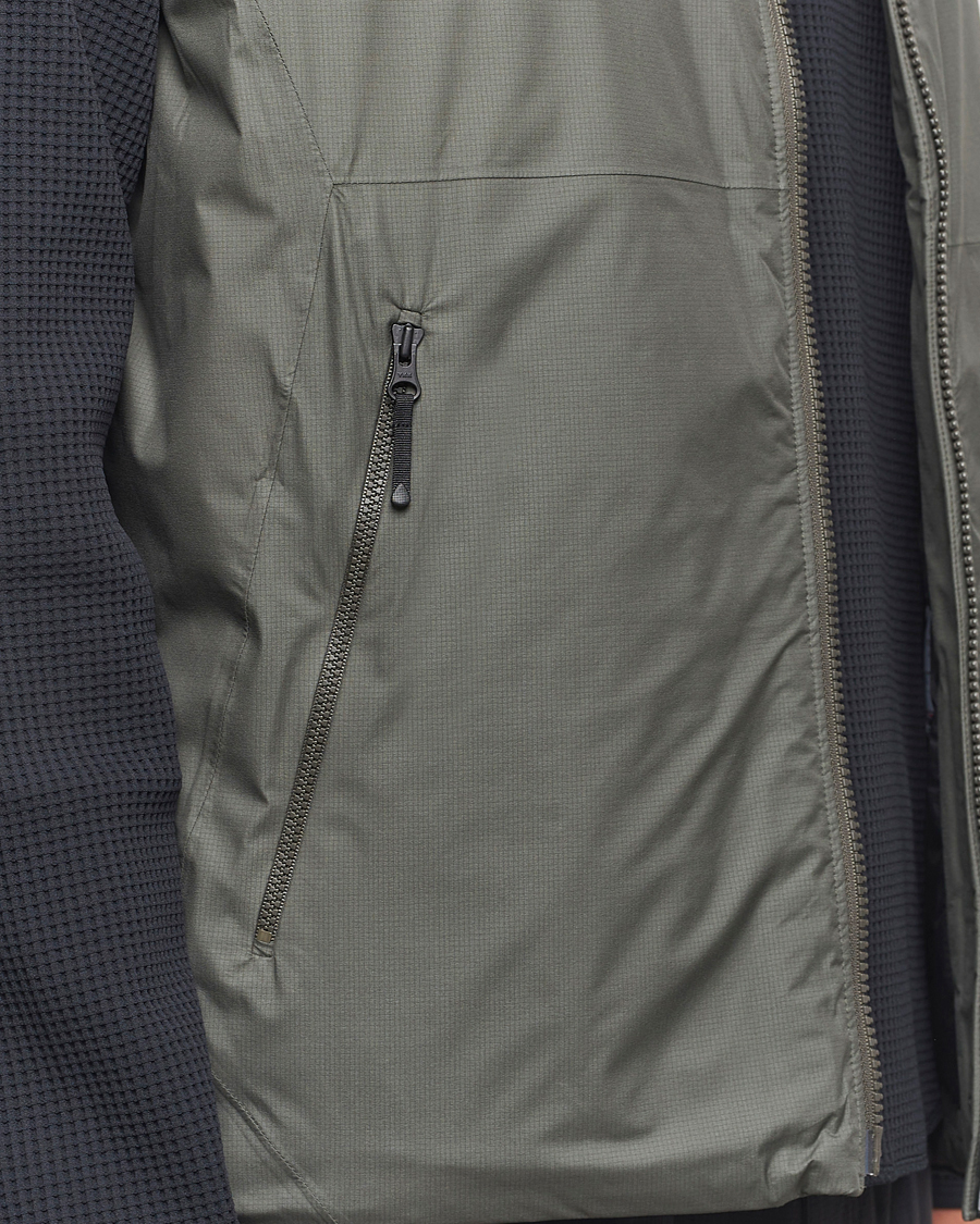 Homme | Manteaux Et Vestes | Goldwin | GORE-TEX Windstopper Puffy Vest Dark Olive
