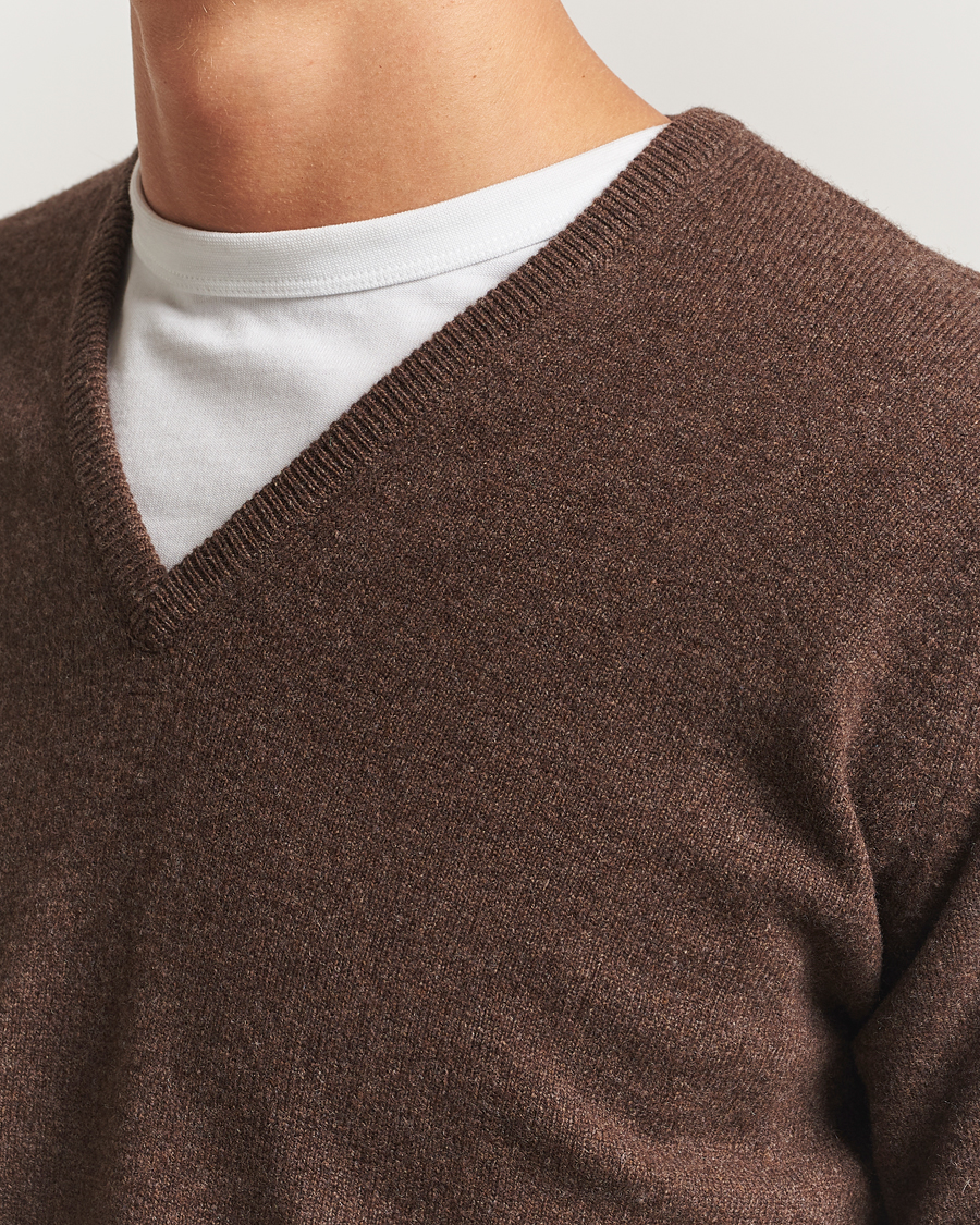 Heren | Truien | William Lockie | Rob Lambswool V-Neck Mocha