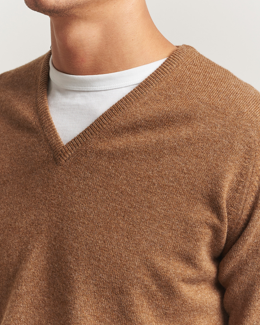 Heren | Truien | William Lockie | Rob Lambswool V-Neck Savannah