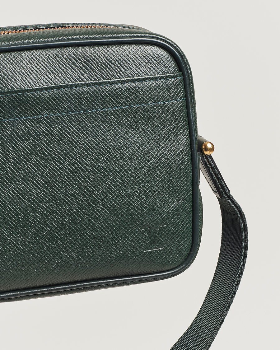 Homme | Louis Vuitton Pre-Owned Kaluga Washbag Green | Louis Vuitton Pre-Owned | Kaluga Washbag Green