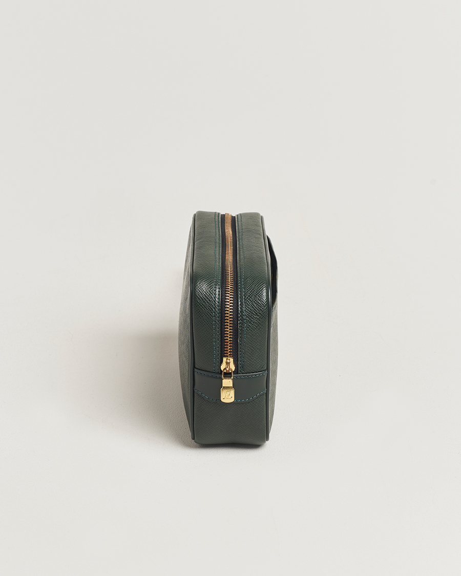 Homme | Louis Vuitton Pre-Owned Kaluga Washbag Green | Louis Vuitton Pre-Owned | Kaluga Washbag Green