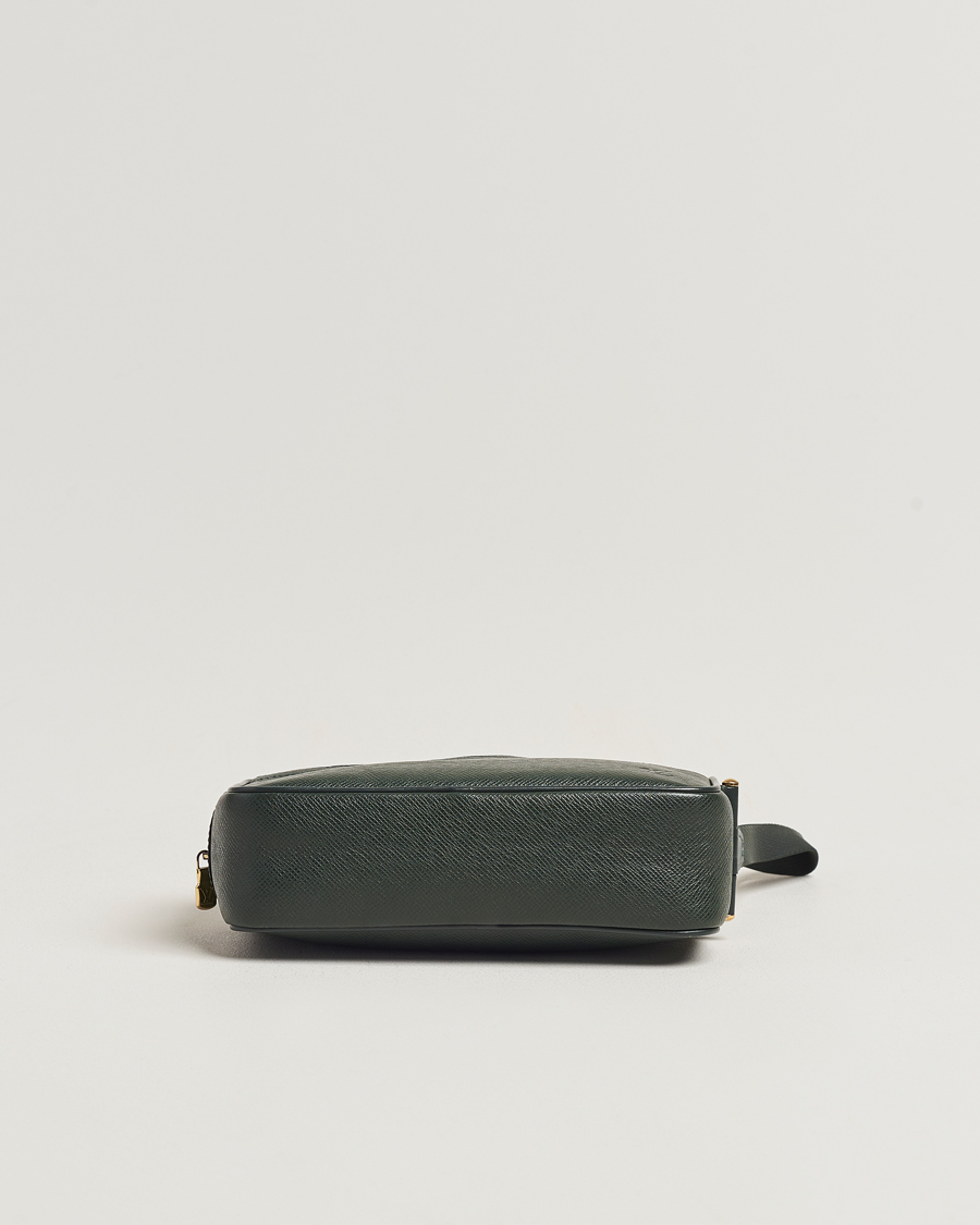 Homme | Louis Vuitton Pre-Owned Kaluga Washbag Green | Louis Vuitton Pre-Owned | Kaluga Washbag Green