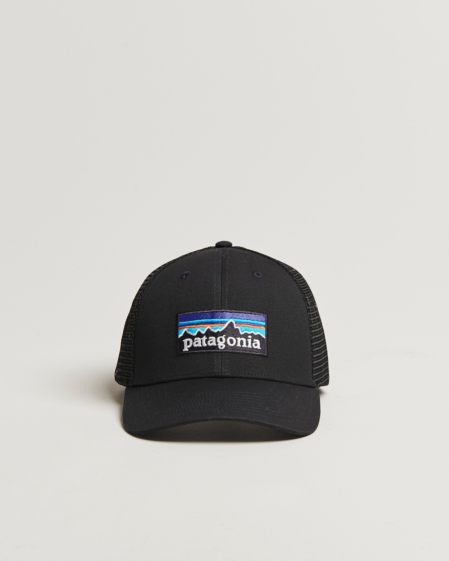 Heren | Patagonia P-6 Logo LoPro Trucker Hat Black | Patagonia | P-6 Logo LoPro Trucker Hat Black