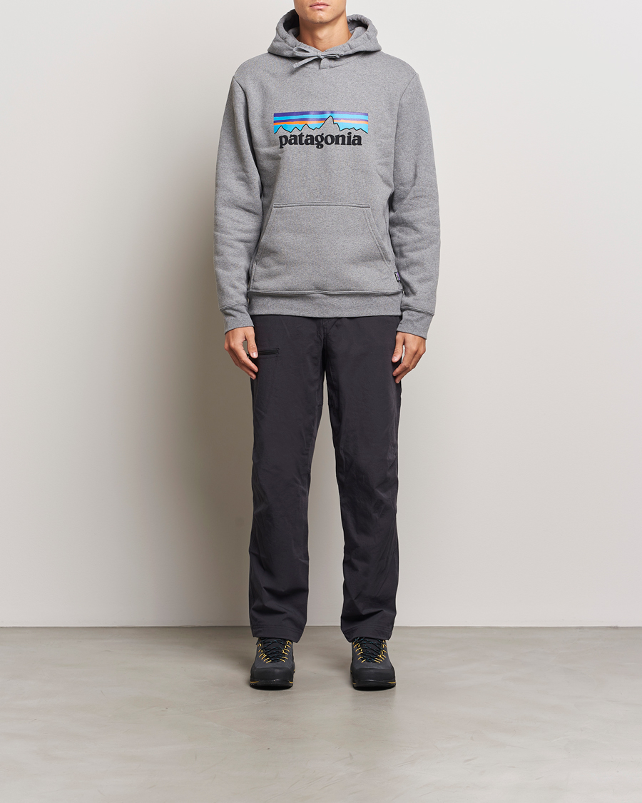 Heren | Truien | Patagonia | P-6 Logo Uprisal Hoody Gravel Heather
