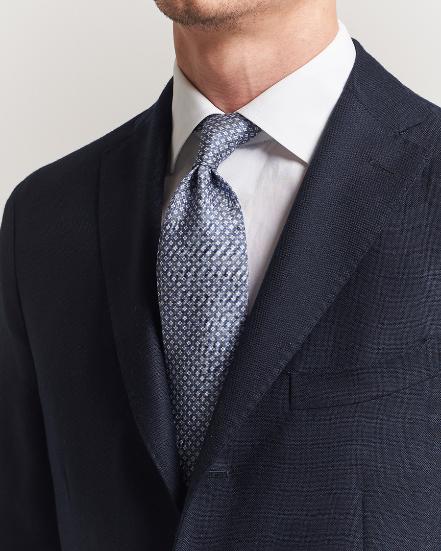 Homme | Amanda Christensen Silk Oxford Printed Micro Flower 8cm Tie Navy | Amanda Christensen | Silk Oxford Printed Micro Flower 8cm Tie Navy