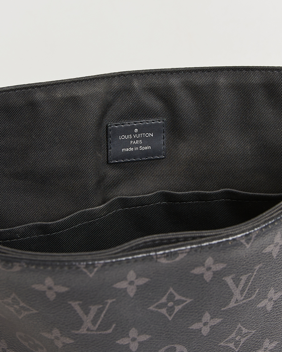 Homme | Louis Vuitton Pre-Owned District MM Bag Monogram Eclipse | Louis Vuitton Pre-Owned | District MM Bag Monogram Eclipse