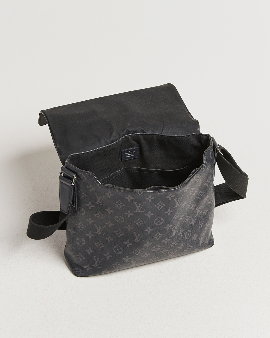 Homme | Louis Vuitton Pre-Owned District MM Bag Monogram Eclipse | Louis Vuitton Pre-Owned | District MM Bag Monogram Eclipse