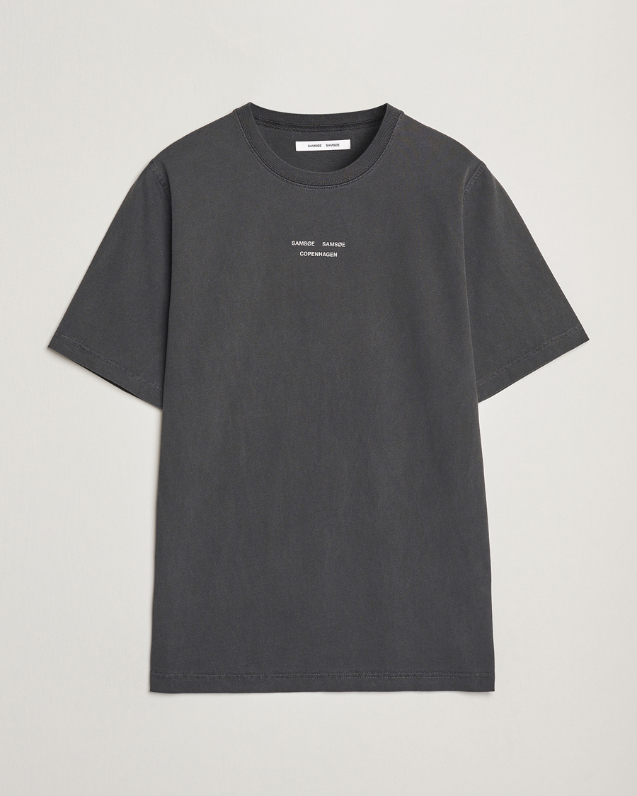 Heren | T-shirts | Samsøe Samsøe | Marcus Center Logo T Crew Neck T-Shirt Washed Black