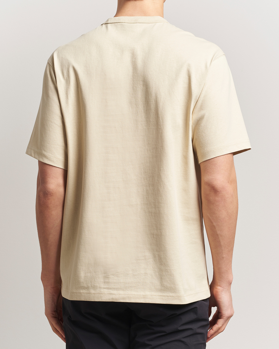 Heren | T-shirts | The North Face | Relaxed Pocket T-Shirt Gravel