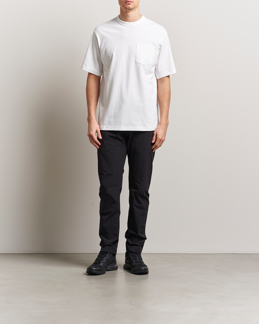 Homme | T-shirts | The North Face | Relaxed Pocket T-Shirt White