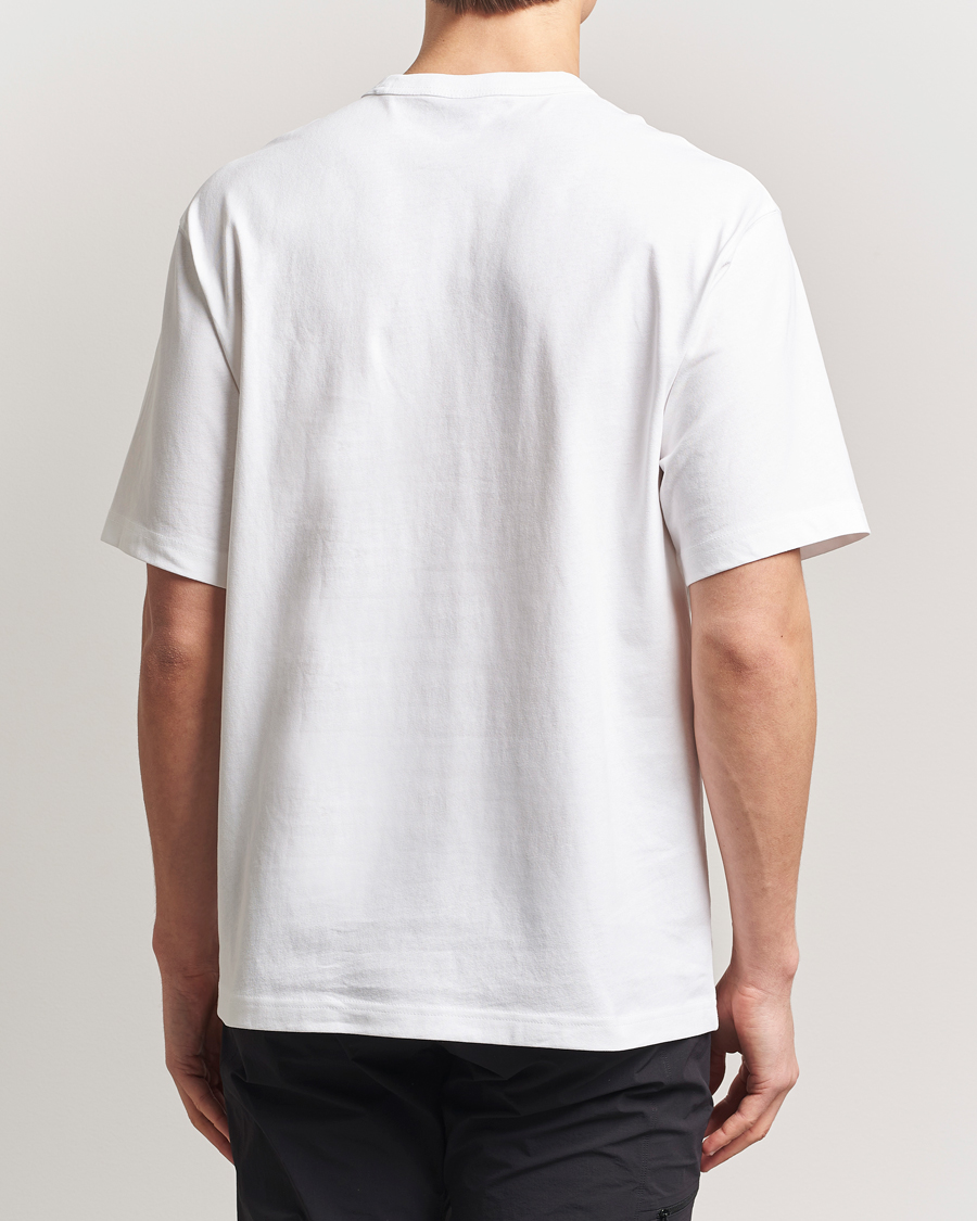 Homme | T-shirts | The North Face | Relaxed Pocket T-Shirt White