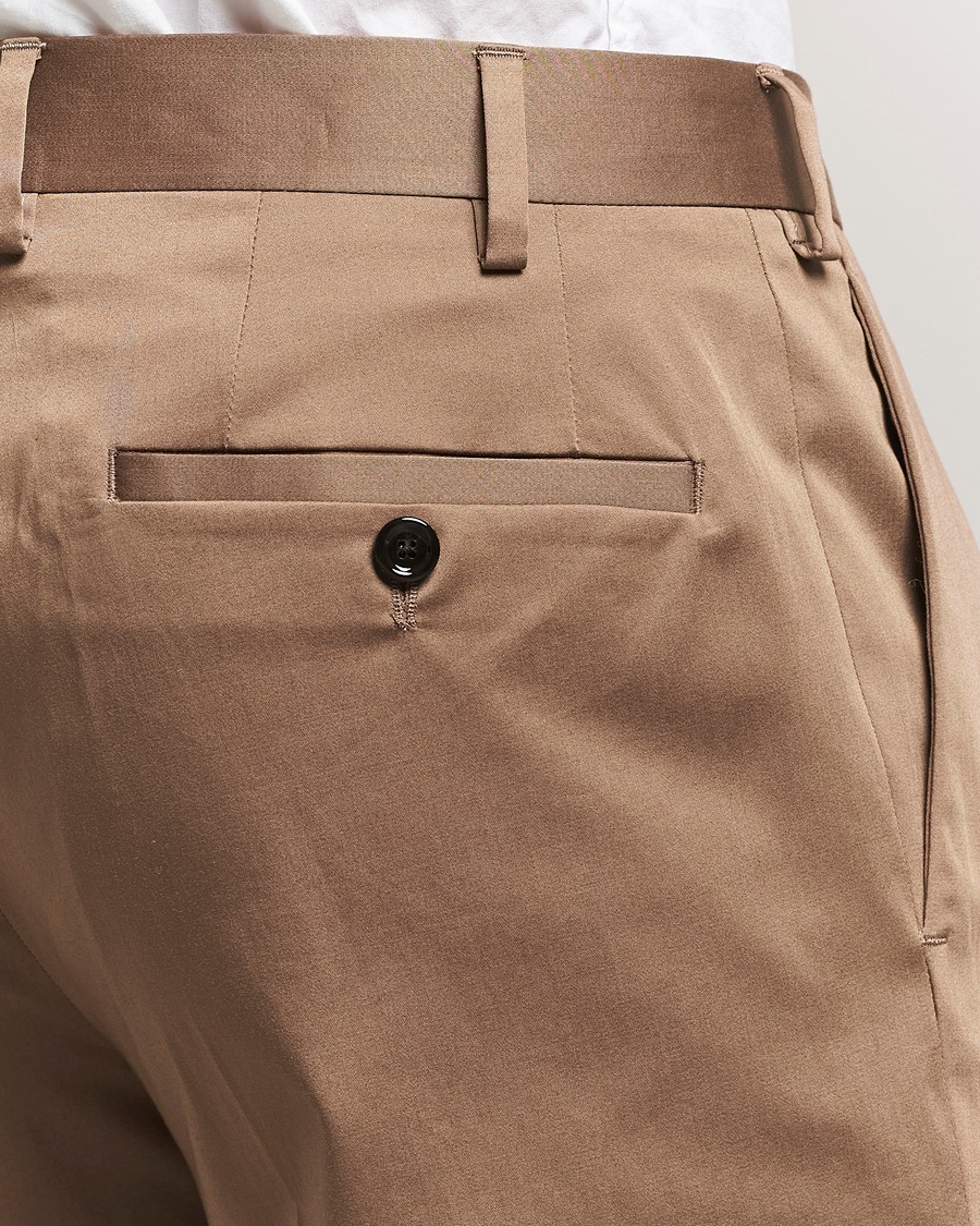 Homme | Pantalons | Lardini | Pleated Cotton Stretch Trousers Light Brown