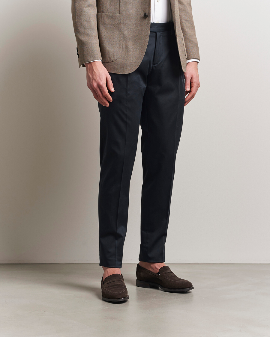 Homme | Pantalons | Lardini | Pleated Cotton Stretch Trousers Navy