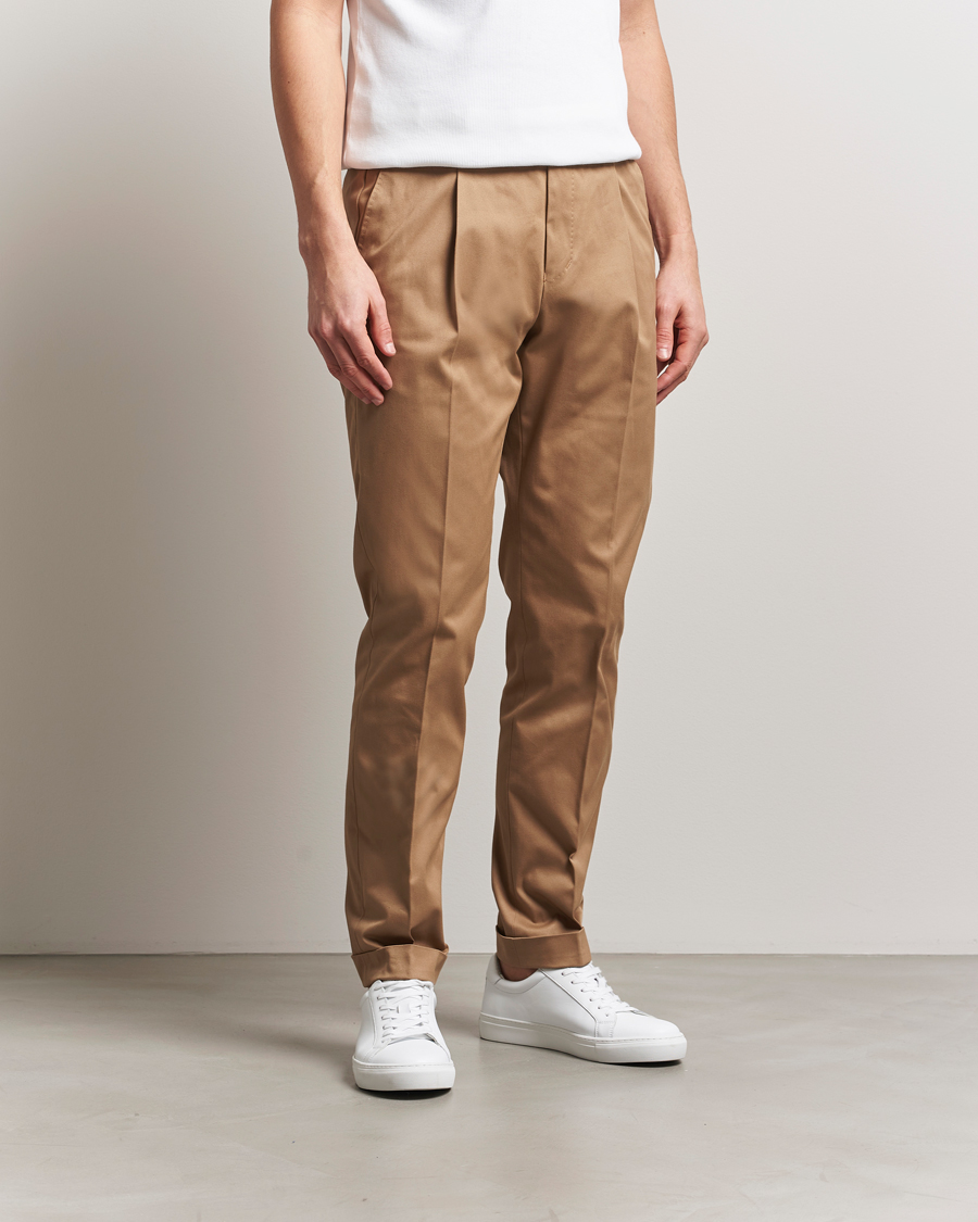 Heren | Broeken | Tiger of Sweden | Tenuta Pleated Cotton Trousers Beige