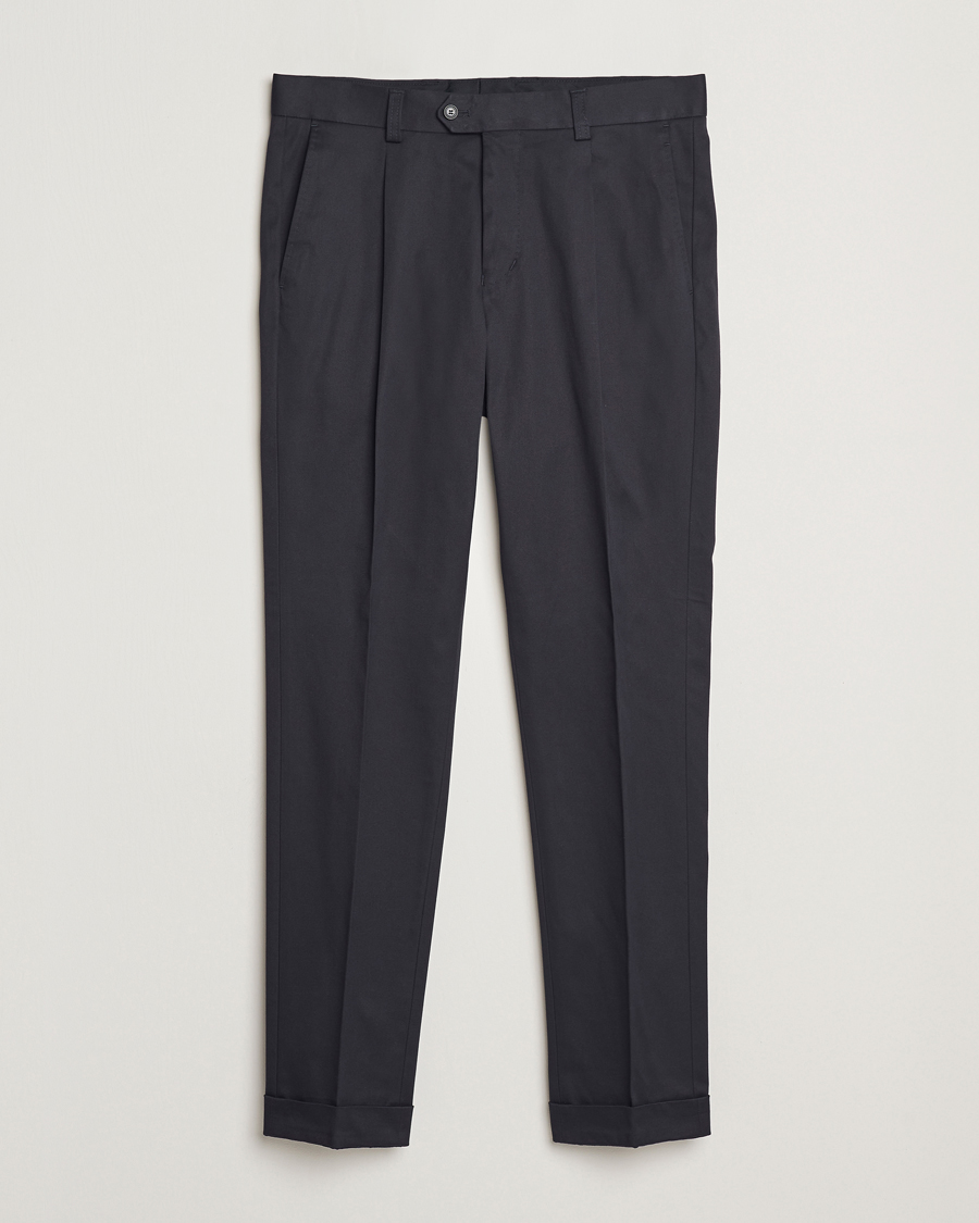 Homme | Pantalons | Tiger of Sweden | Tenuta Pleated Cotton Trousers Light Ink