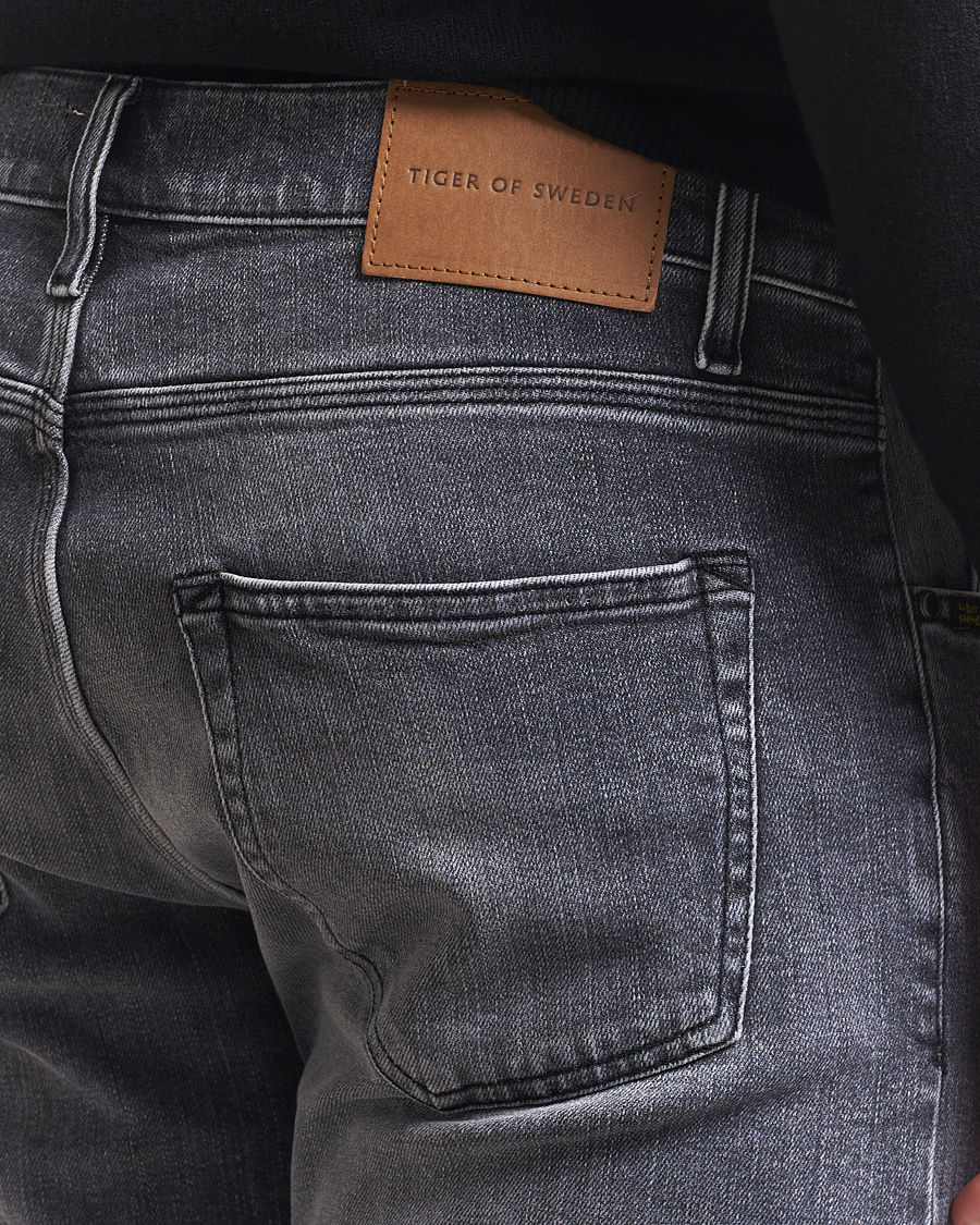 Heren | Jeans | Tiger of Sweden | Pistolero Stretch Cotton Jeans Washed Black