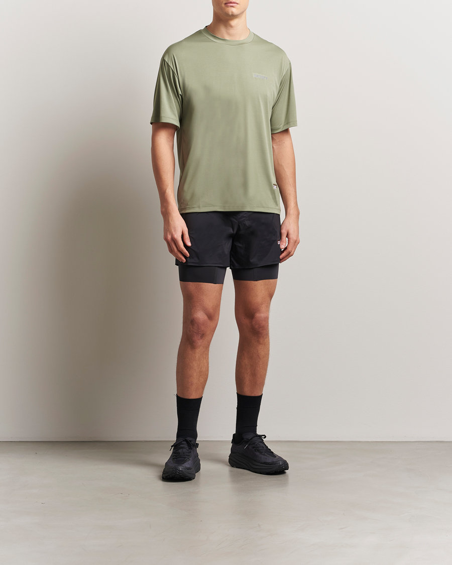 Homme | T-shirts | Satisfy | AuraLite T-Shirt Oil Green