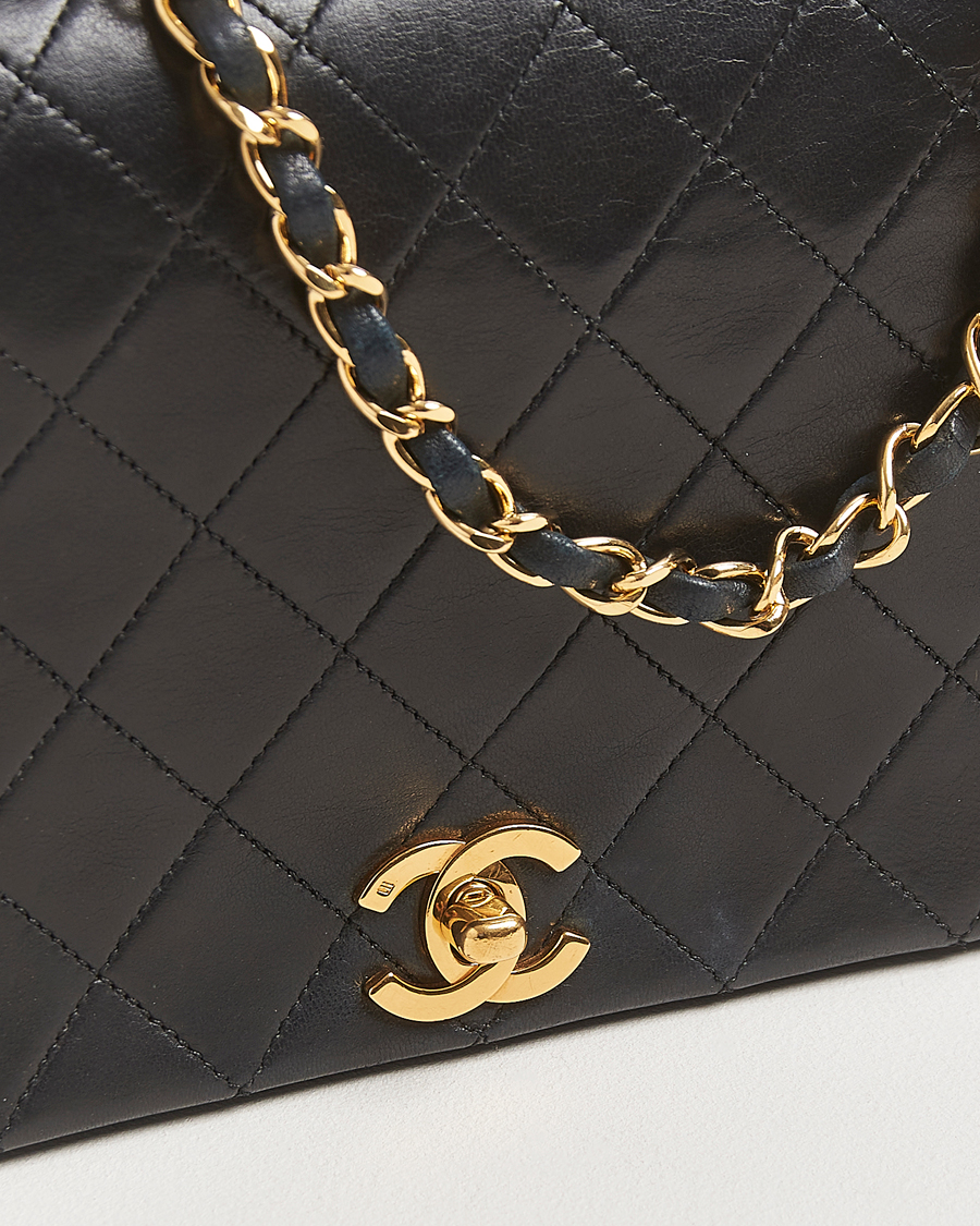 Homme | Chanel Pre-Owned Classic Single Flap Bag Lambskin Black | Chanel Pre-Owned | Classic Single Flap Bag Lambskin Black