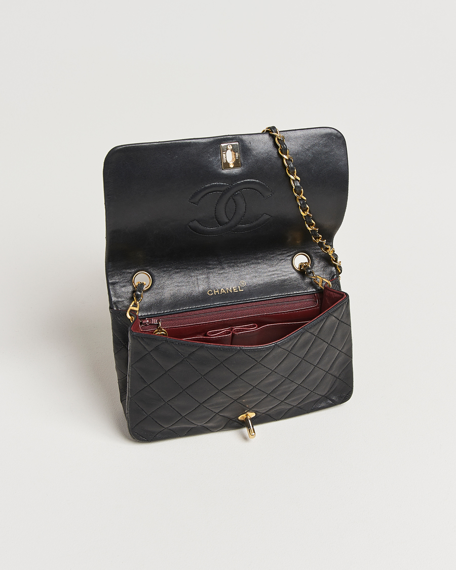 Homme | Chanel Pre-Owned Classic Single Flap Bag Lambskin Black | Chanel Pre-Owned | Classic Single Flap Bag Lambskin Black