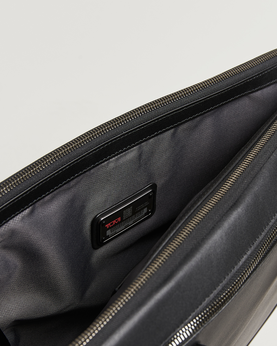 Homme | TUMI Harrison Sycamore Slim Leather Brief Black | TUMI | Harrison Sycamore Slim Leather Brief Black