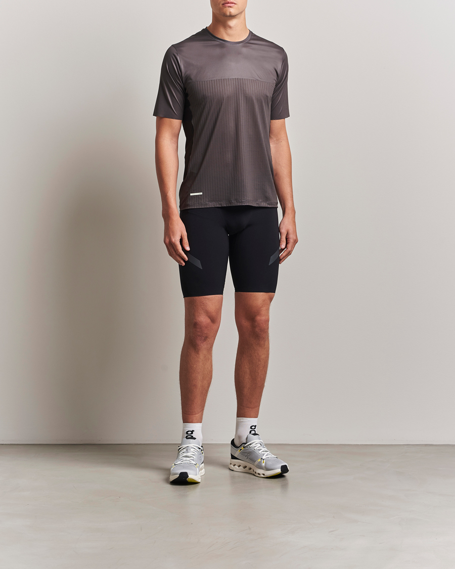 Heren | T-shirts | SOAR Running | Hot Weather Tee Shale/Black