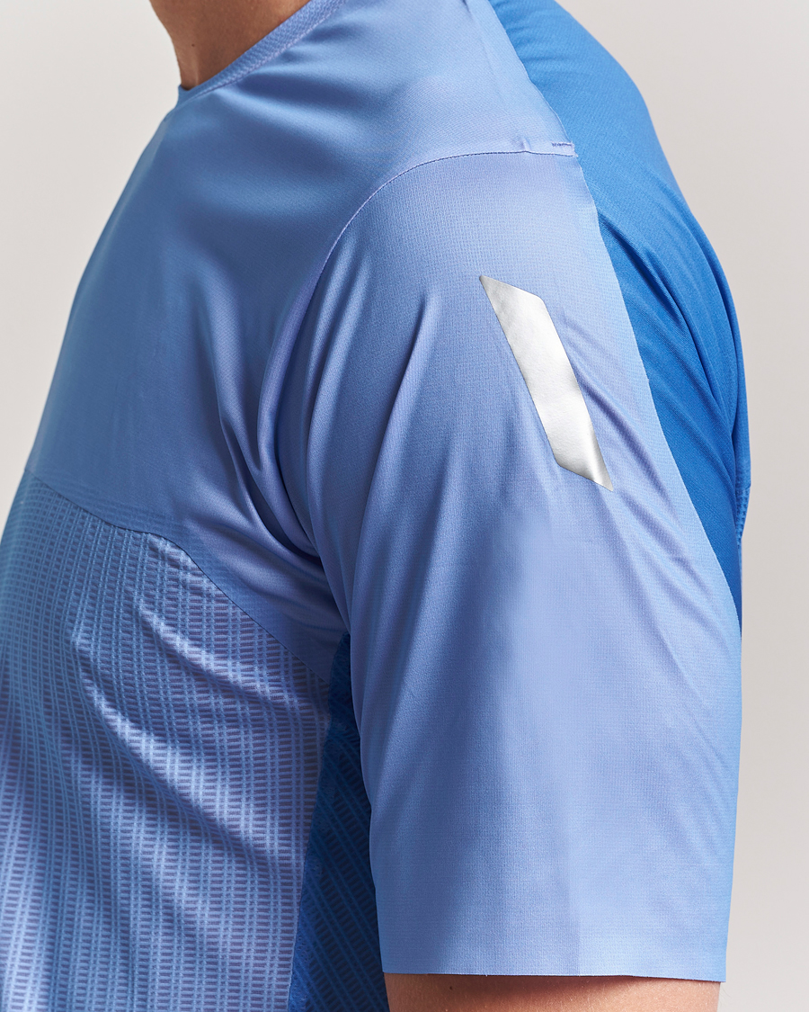 Heren | T-shirts | SOAR Running | Hot Weather Tee Lilac Blue