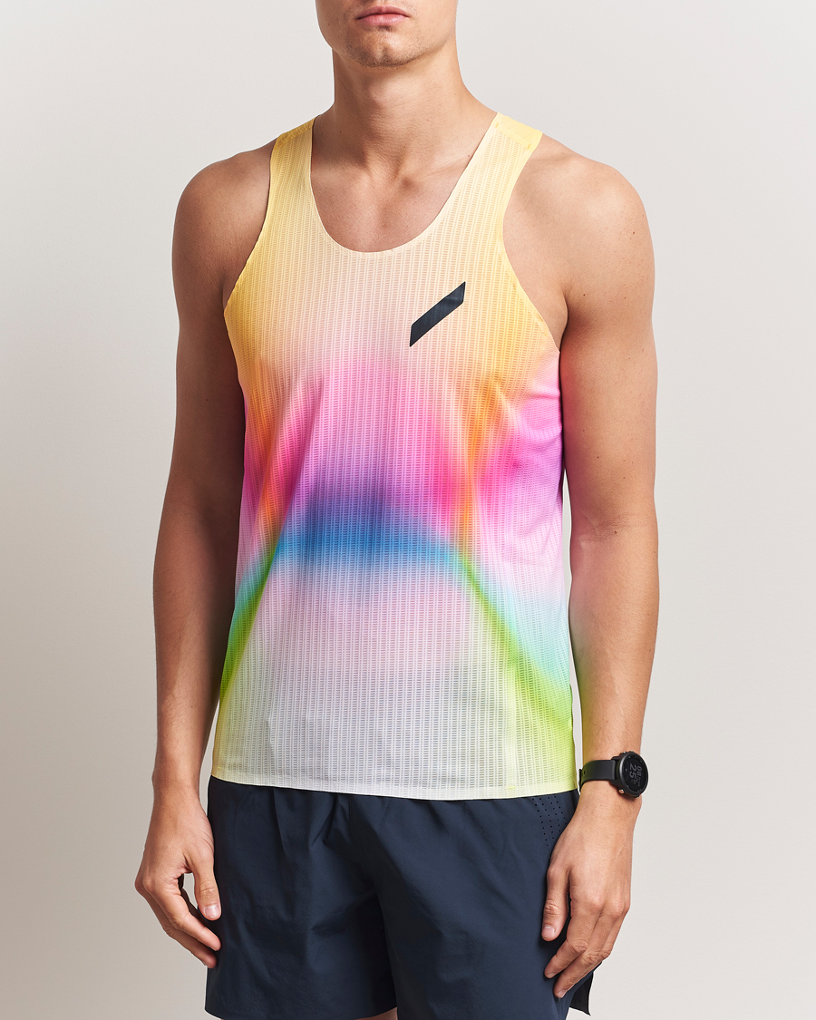Heren | T-Shirts | SOAR Running | Race Vest Summer Rainbow
