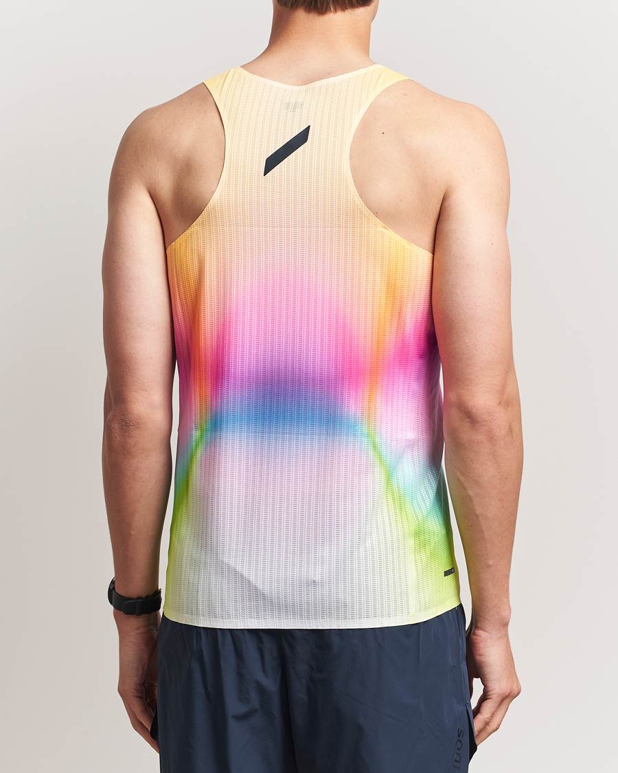 Heren | T-Shirts | SOAR Running | Race Vest Summer Rainbow