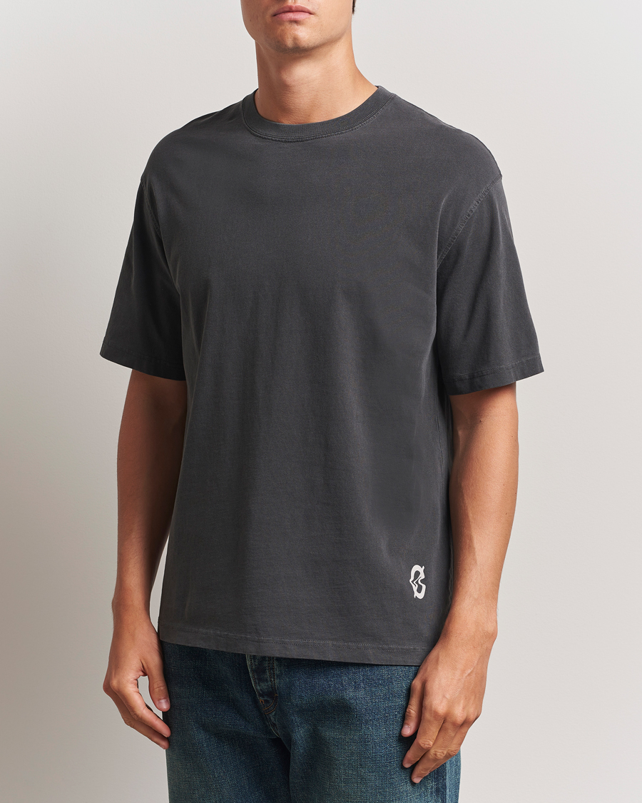 Heren | T-shirts | Samsøe Samsøe | Printed Swirl Crew Neck T-Shirt Washed Black