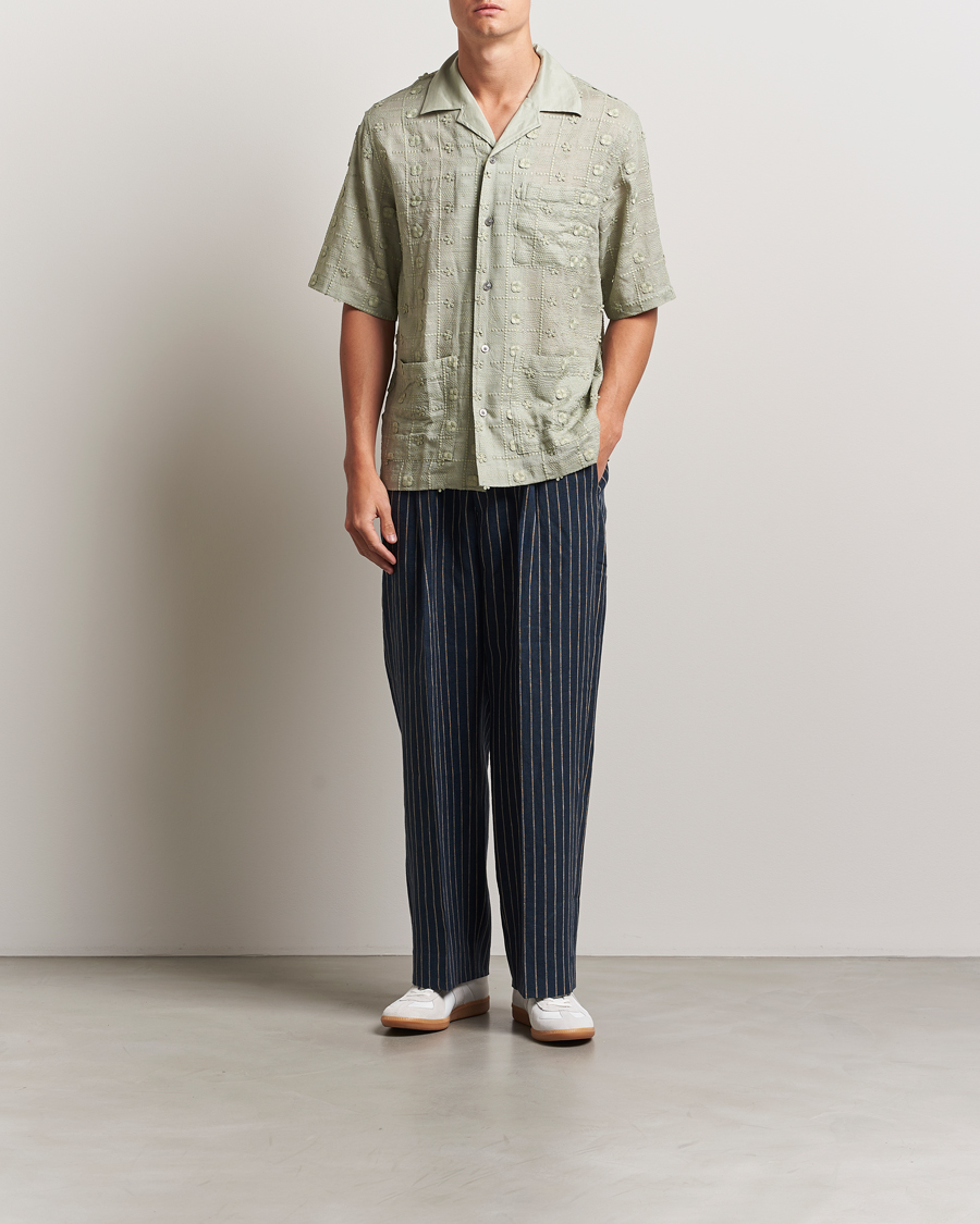 Homme | Chemises | NN07 | Ben Lyocell Fil-Coupé Embroidery Anglaise Shirt Sage Green