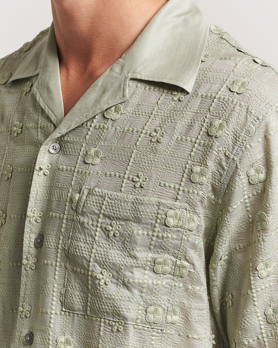 Homme | Chemises | NN07 | Ben Lyocell Fil-Coupé Embroidery Anglaise Shirt Sage Green