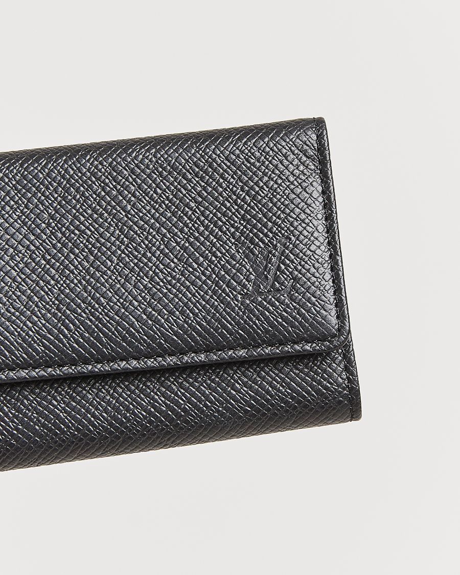 Homme | Louis Vuitton Pre-Owned 6 Key Holder Taiga Black | Louis Vuitton Pre-Owned | 6 Key Holder Taiga Black