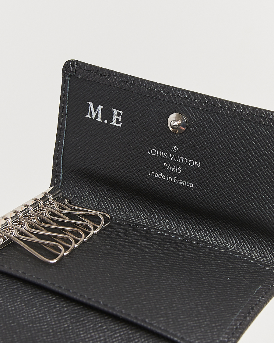 Homme | Louis Vuitton Pre-Owned 6 Key Holder Taiga Black | Louis Vuitton Pre-Owned | 6 Key Holder Taiga Black