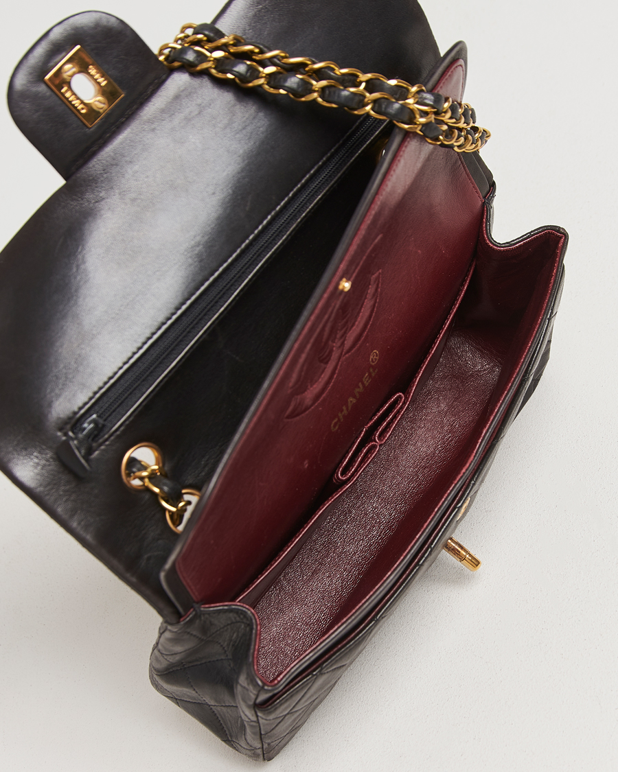 Heren | Gifts for Her | Chanel Pre-Owned | Classic Double Flap Medium Lambskin Black