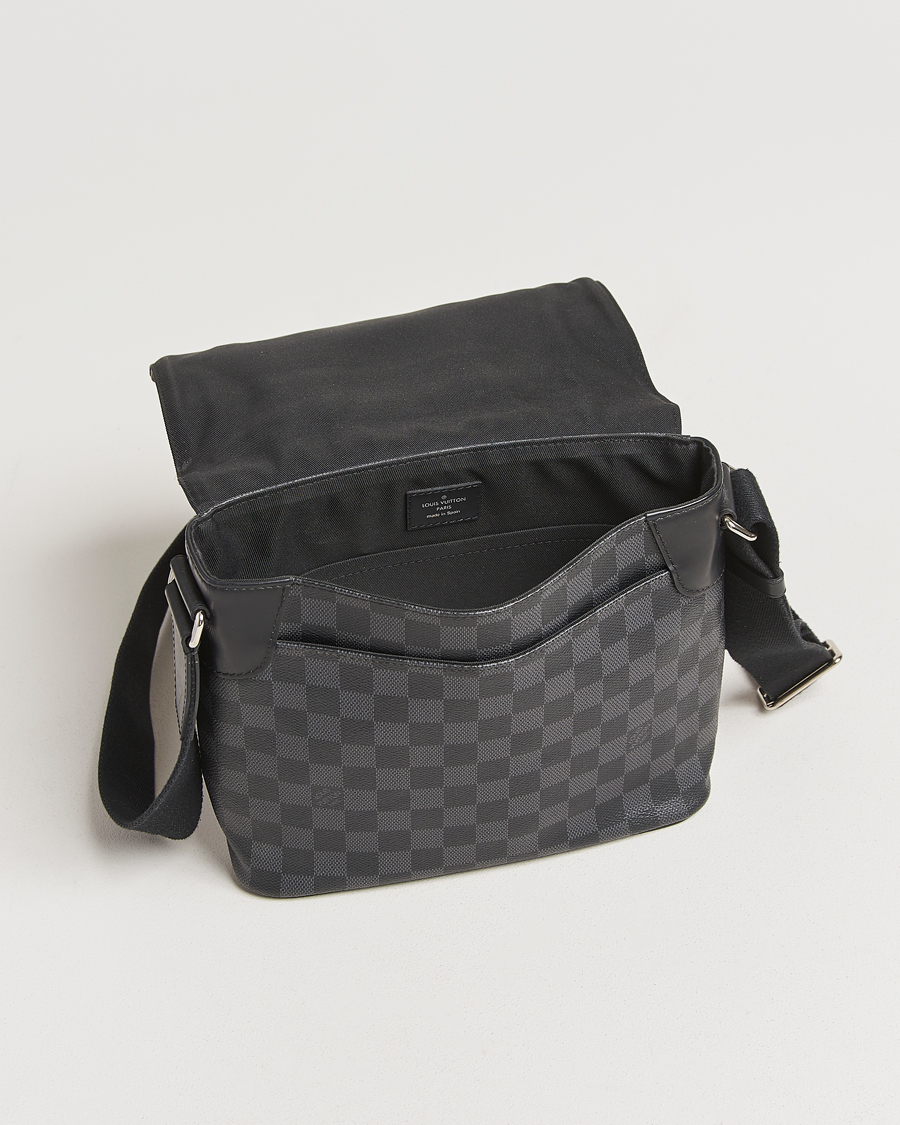 Homme | Pre-Owned & Vintage Bags | Louis Vuitton Pre-Owned | District PM Messenger Bag Damier Graphite