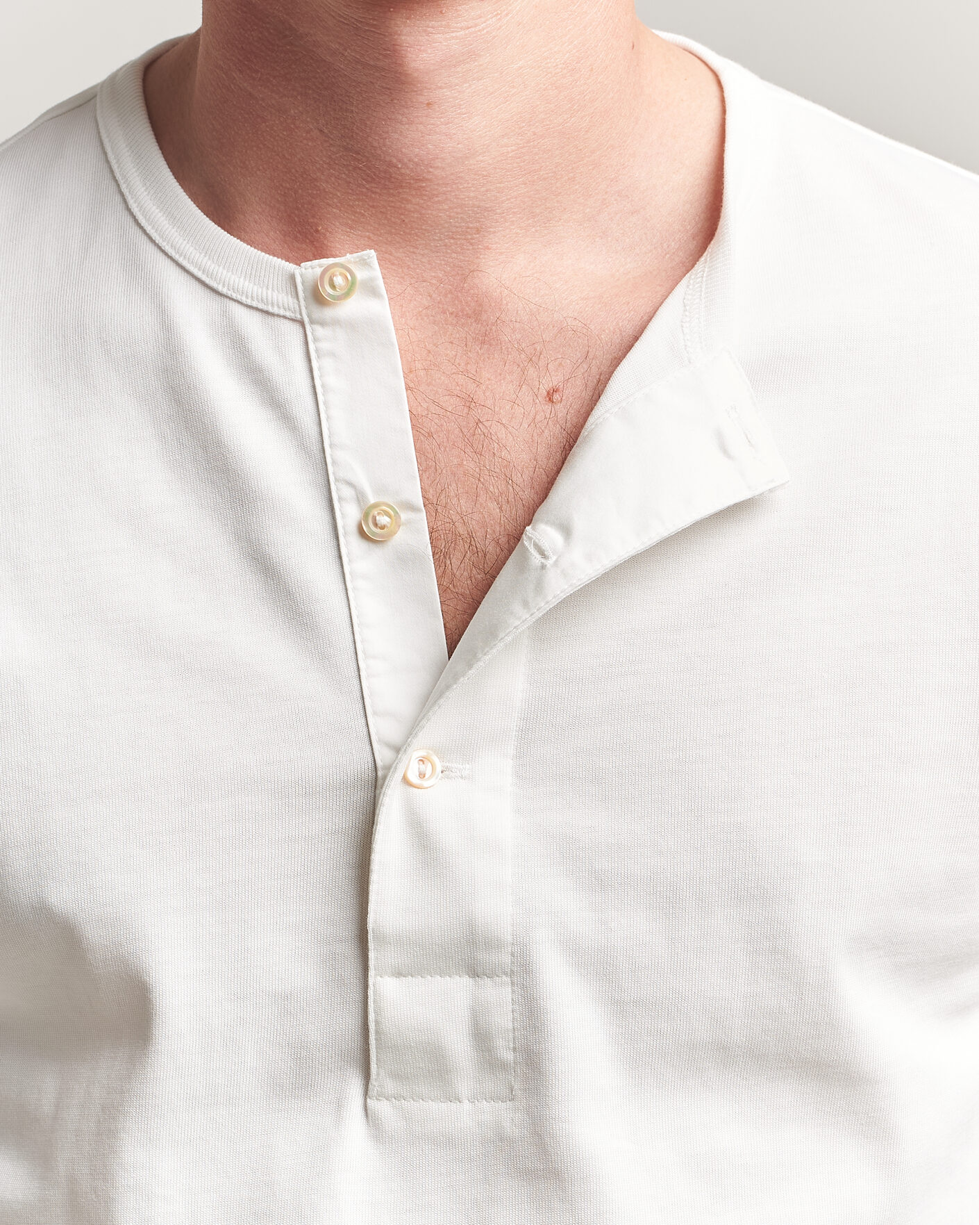 Homme | T-shirts | Merz b. Schwanen | Classic Fit Sturdy Organic Cotton Henley White