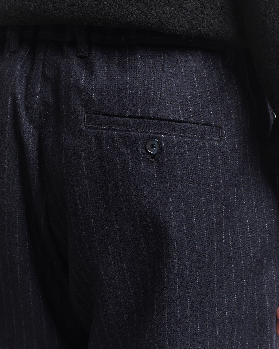 Homme | Pantalons | NN07 | Kay Wool Pleated Pinstriped Trousers Navy Blue