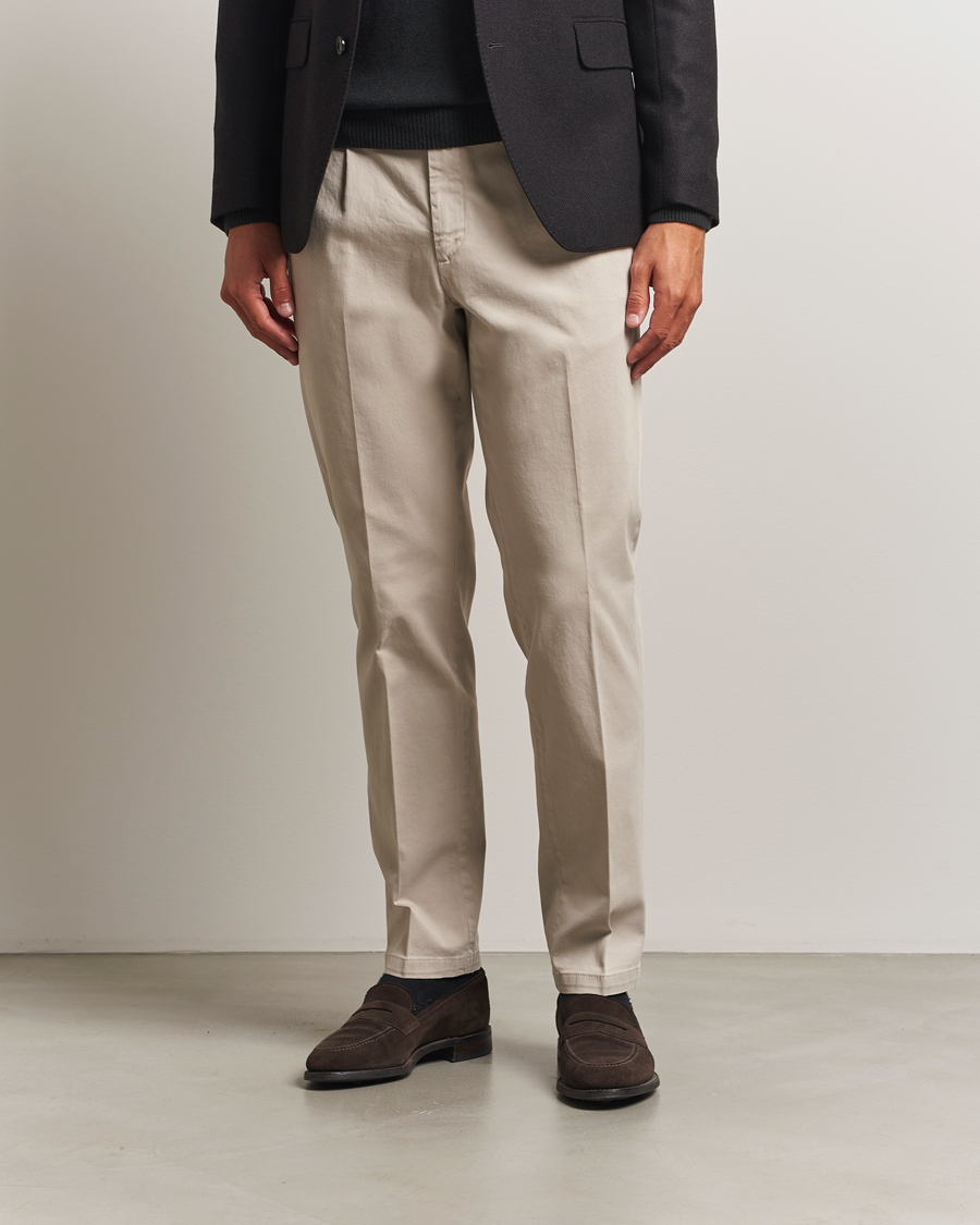 Homme | Pantalons | Briglia 1949 | Easy Fit Pleated Cotton Stretch Chino Beige