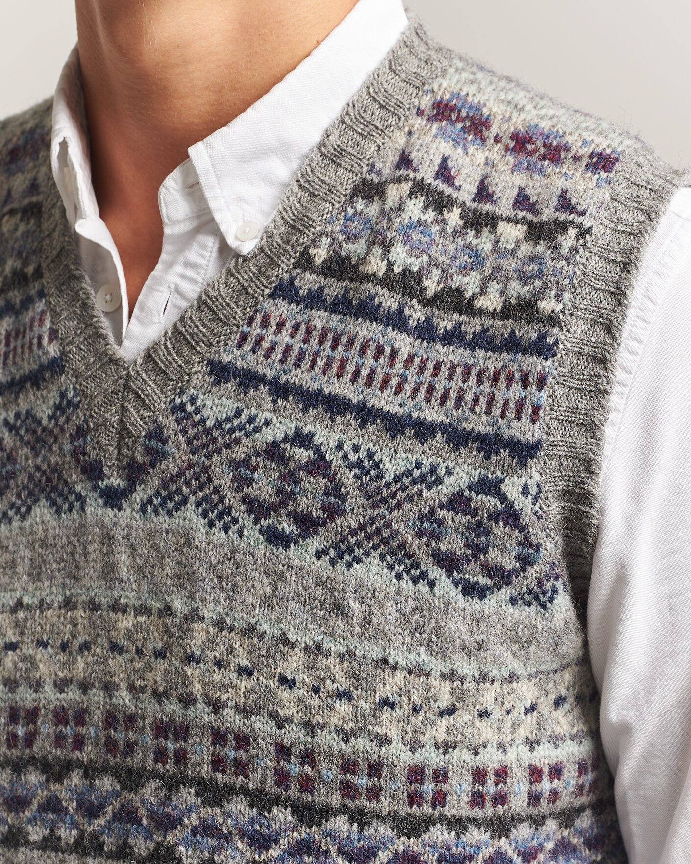 Heren | Truien | Jamieson's of Shetland | Jamiesons Of Shetland All Over Fair Isle Slipover Light Grey