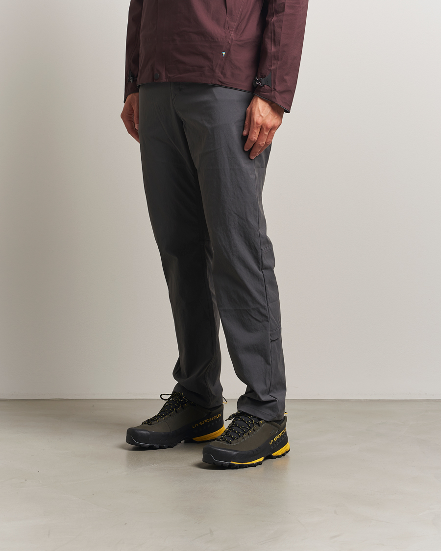 Heren | Trail sneakers | La Sportiva | TX5 GTX Hiking Shoes Carbon/Yellow