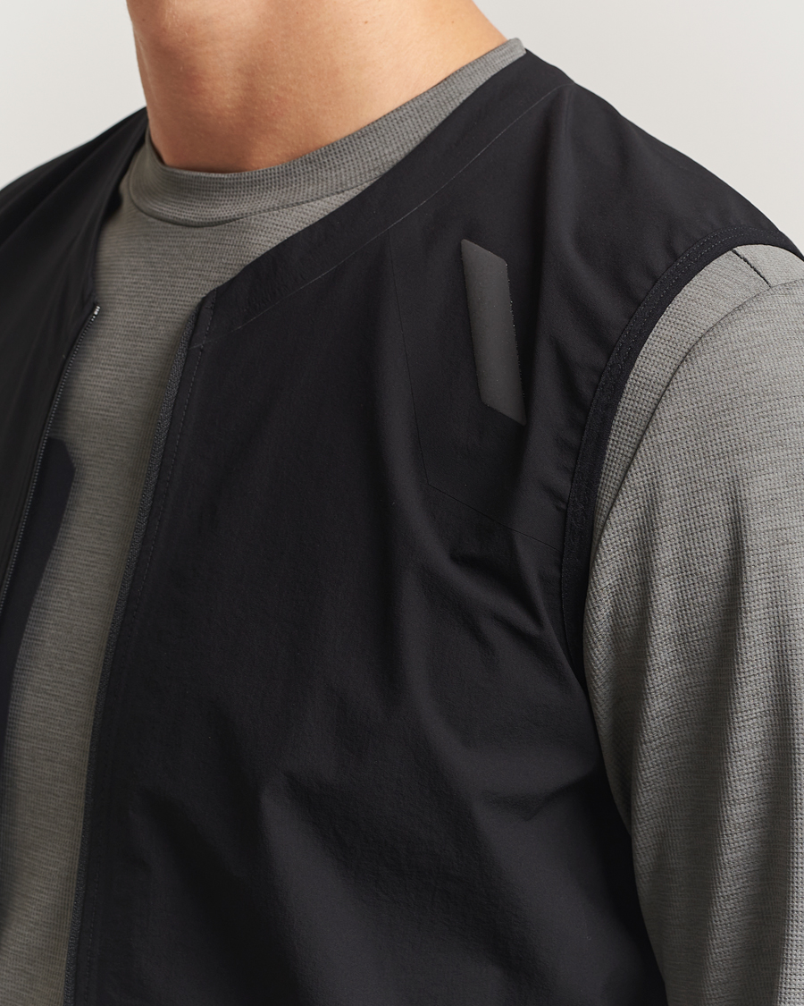 Heren | Gilets | SOAR Running | Rainout Gilet Black