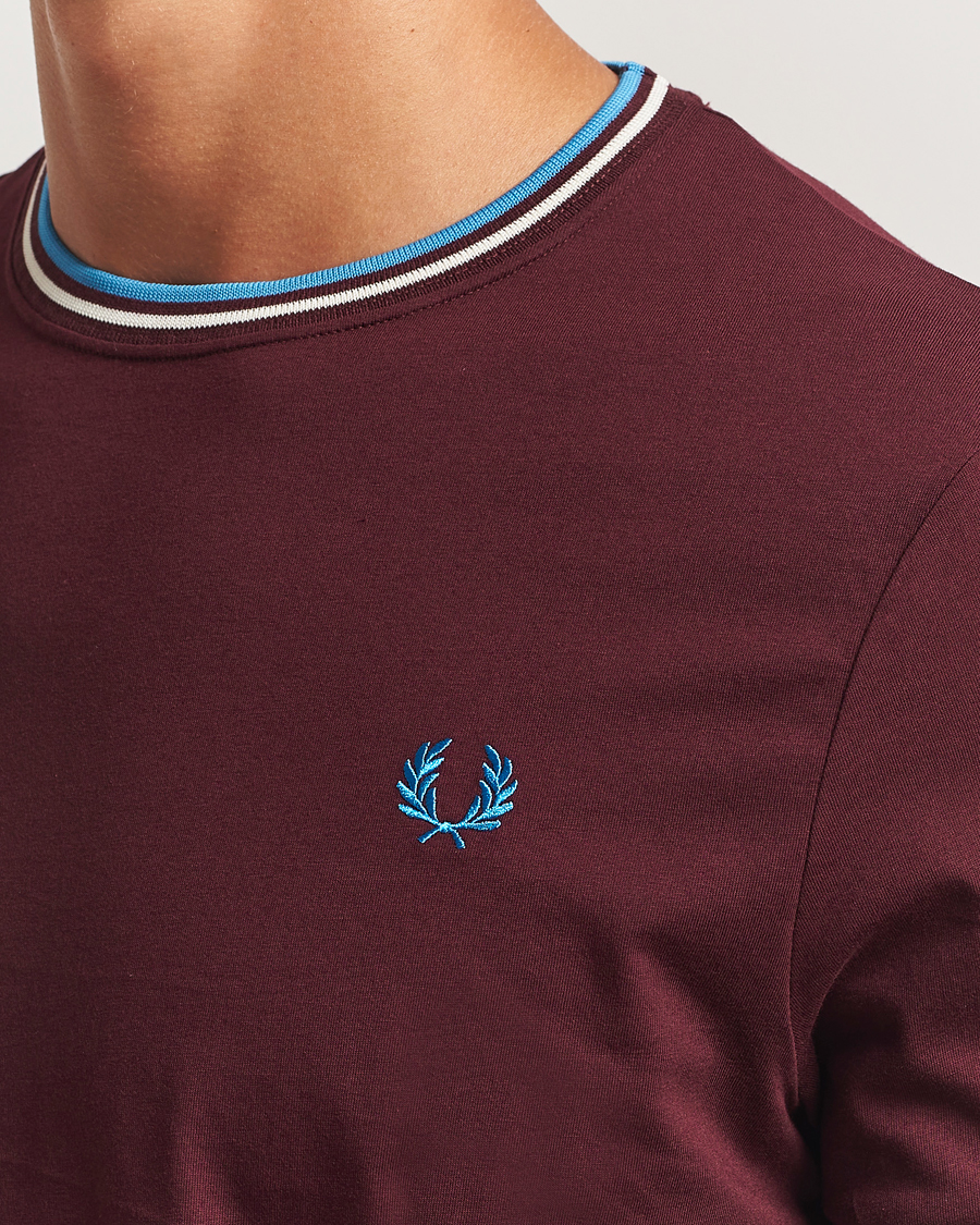 Heren | T-shirts | Fred Perry | Twin Tipped T-Shirt Oxblood
